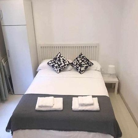 Un Genial Estudio En El Barrio Las Cortes Madrid Exteriör bild