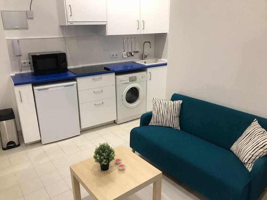 Un Genial Estudio En El Barrio Las Cortes Madrid Exteriör bild