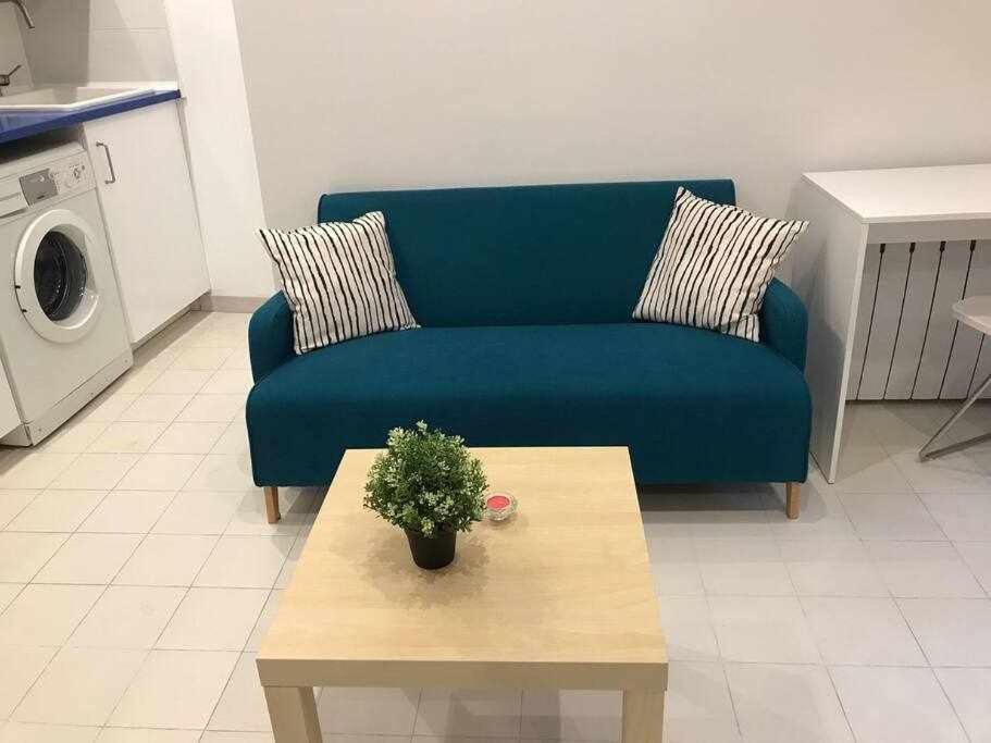 Un Genial Estudio En El Barrio Las Cortes Madrid Exteriör bild