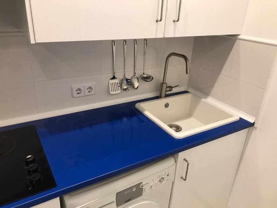 Un Genial Estudio En El Barrio Las Cortes Madrid Exteriör bild