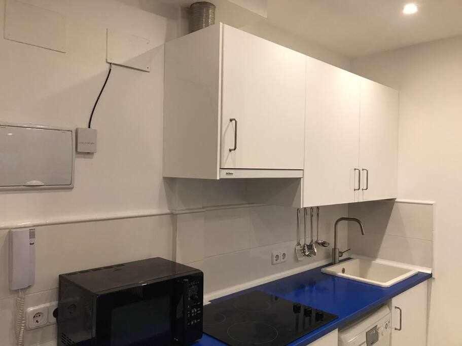 Un Genial Estudio En El Barrio Las Cortes Madrid Exteriör bild