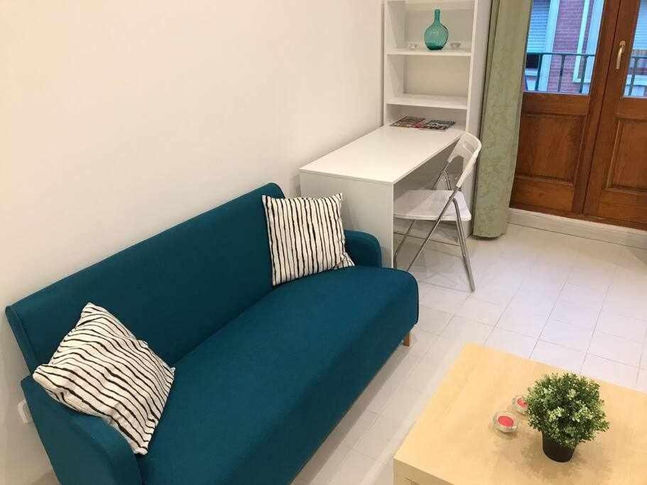 Un Genial Estudio En El Barrio Las Cortes Madrid Exteriör bild