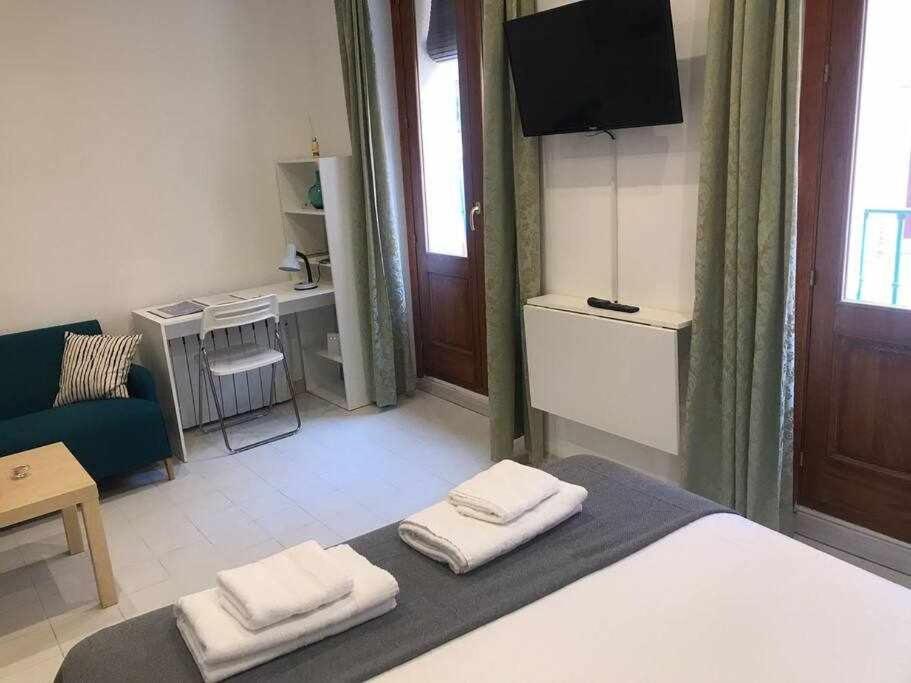 Un Genial Estudio En El Barrio Las Cortes Madrid Exteriör bild