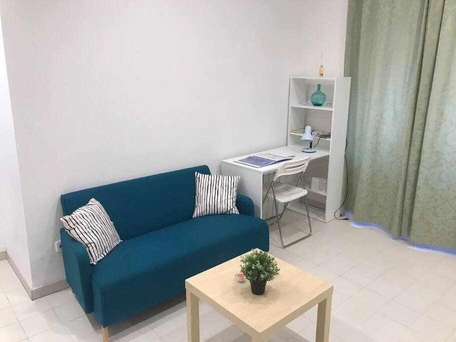 Un Genial Estudio En El Barrio Las Cortes Madrid Exteriör bild