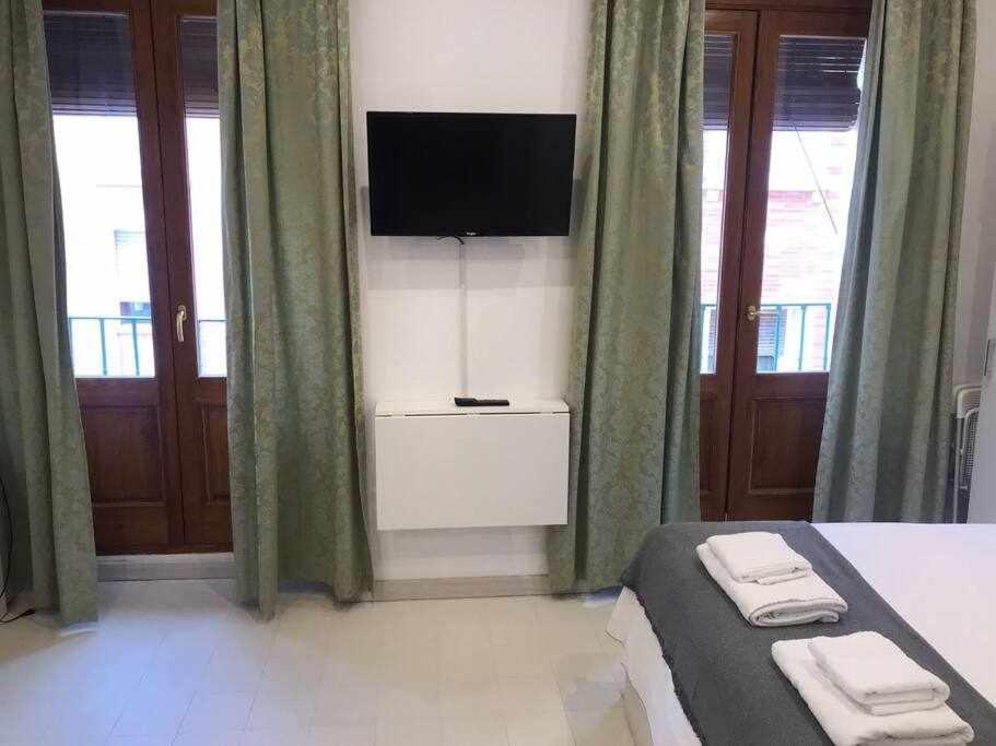 Un Genial Estudio En El Barrio Las Cortes Madrid Exteriör bild